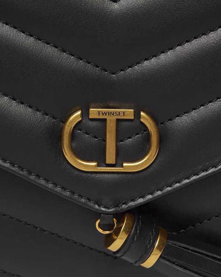 Сумка Twinset Dreamy leather shoulder bag, через плече із золотою фурнітурою шкіра чорний 26x9х20 см 241TB7340-Nero Сумка Twinset Dreamy leather shoulder bag, через плече із золотою фурнітурою шкіра чорний 26x9х20 см 241TB7340-Nero