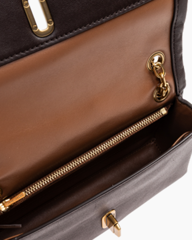 Сумка Marc Jacobs The Dual Chain Mini Bag через плече шкіра шоколад 21x4х11 см 2R4SMN003S02 905 Сумка Marc Jacobs The Dual Chain Mini Bag через плече шкіра шоколад 21x4х11 см 2R4SMN003S02 905