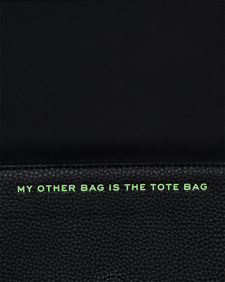 Сумка жіноча Marc Jacobs The Sticker Patch Mini Bag у зернистій шкірі чорний з нашивками 2S5SMN010S01 002