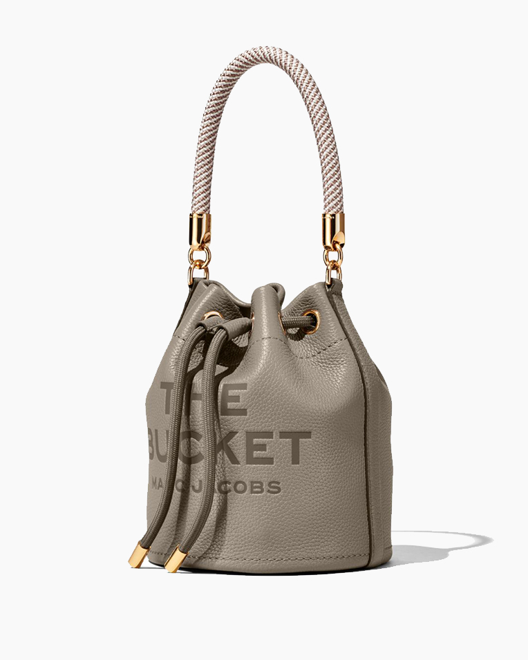 Сумка Marc Jacobs The Leather Bucket bag, торба через плечо зернистая кожа серый 16x16х21 см H652L01PF22055 Сумка Marc Jacobs The Leather Bucket bag, торба через плечо зернистая кожа серый 16x16х21 см H652L01PF22055
