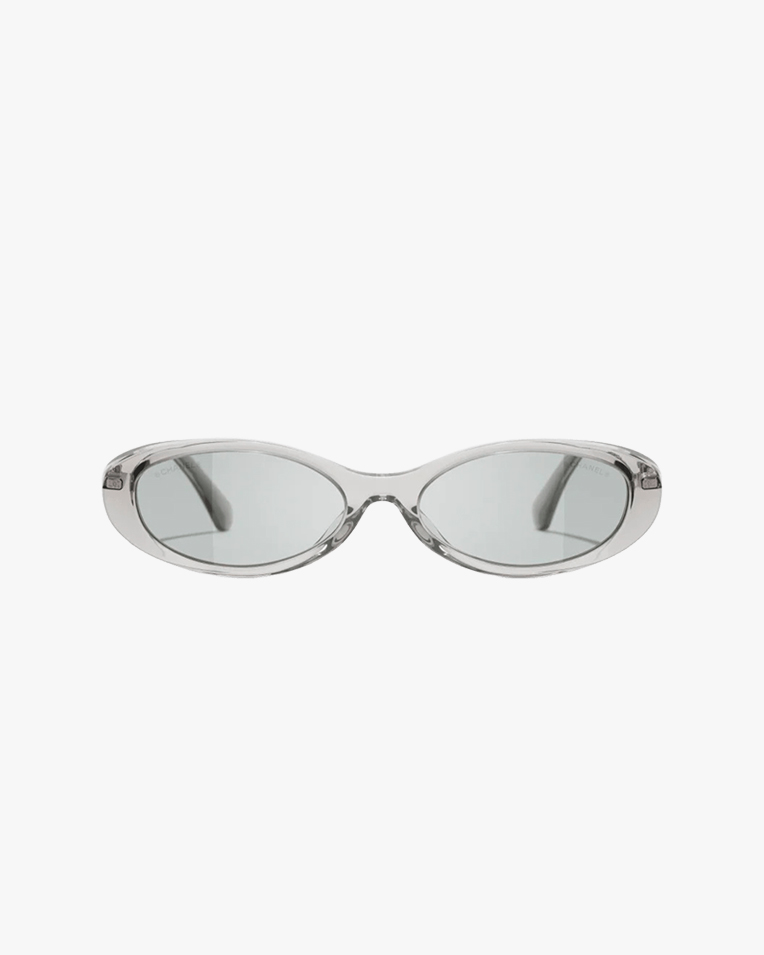 Солнцезащитные очки овальные Chanel в серой оправе 5565 C1836/87