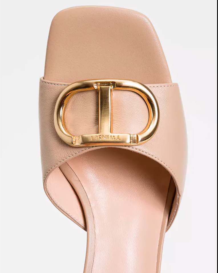Жіночі мюлі Twinset Leather mules with Oval T шкіра коричневі 241TCP182 Жіночі мюлі Twinset Leather mules with Oval T шкіра коричневі 241TCP182