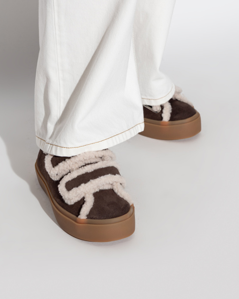 Жіночі кеди Inuikii Shearling Low Velcro замша з хутром коричневий 1001.001.0231.152-036 Жіночі кеди Inuikii Shearling Low Velcro замша з хутром коричневий 1001.001.0231.152-036